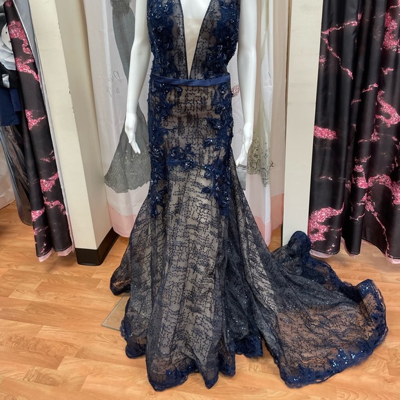 Custom 1 of a kind gown size 24 navy and nude with train beautiful beadwork nwt - Picture 6 of 6